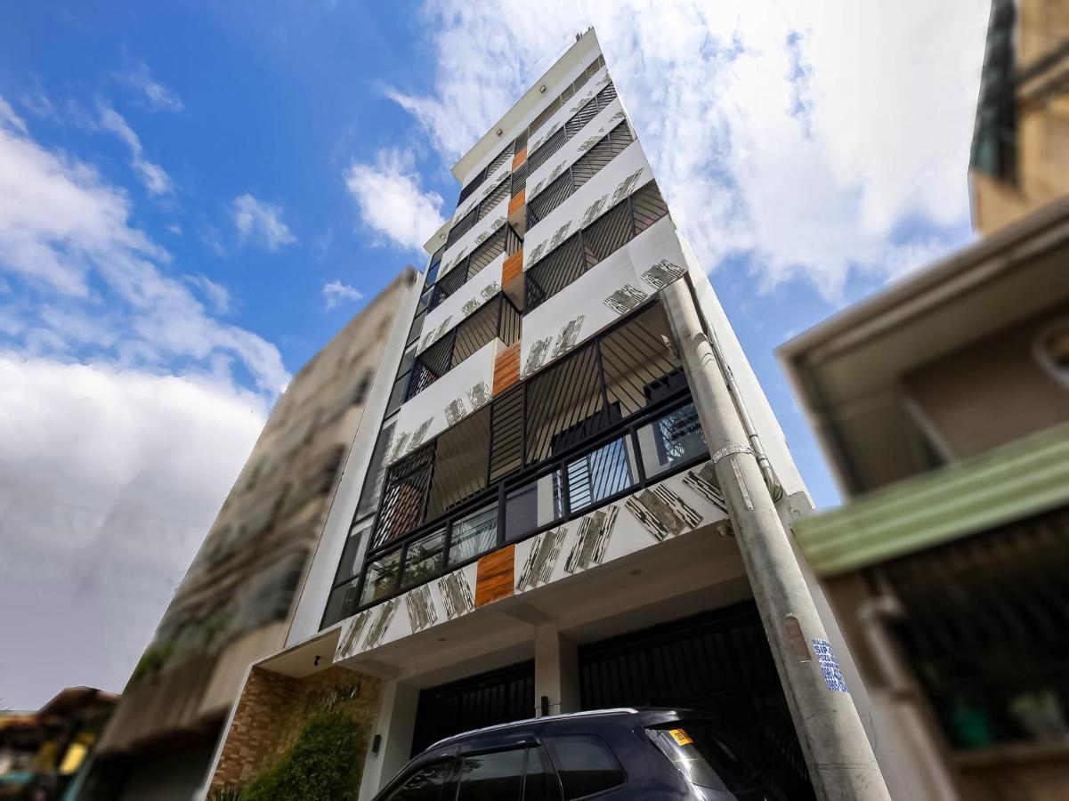 Oyo 848 Dona Aurora Condotel ケソンシティ エクステリア 写真