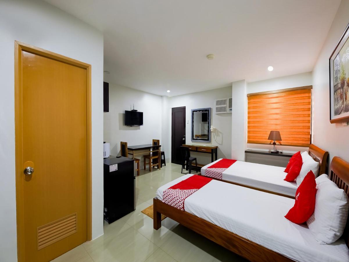 Oyo 848 Dona Aurora Condotel ケソンシティ エクステリア 写真