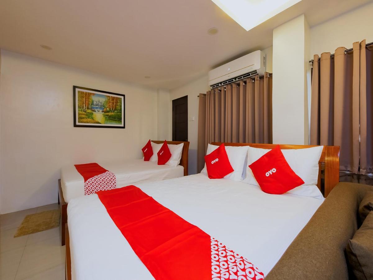 Oyo 848 Dona Aurora Condotel ケソンシティ エクステリア 写真