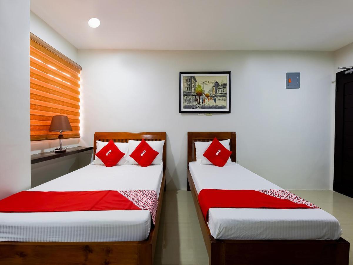 Oyo 848 Dona Aurora Condotel ケソンシティ エクステリア 写真