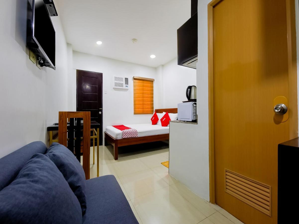 Oyo 848 Dona Aurora Condotel ケソンシティ エクステリア 写真