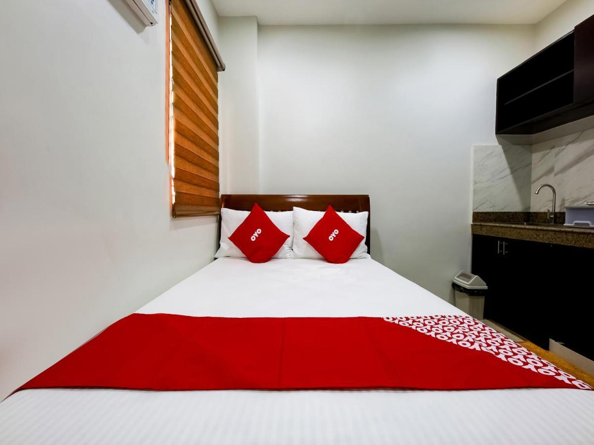 Oyo 848 Dona Aurora Condotel ケソンシティ エクステリア 写真