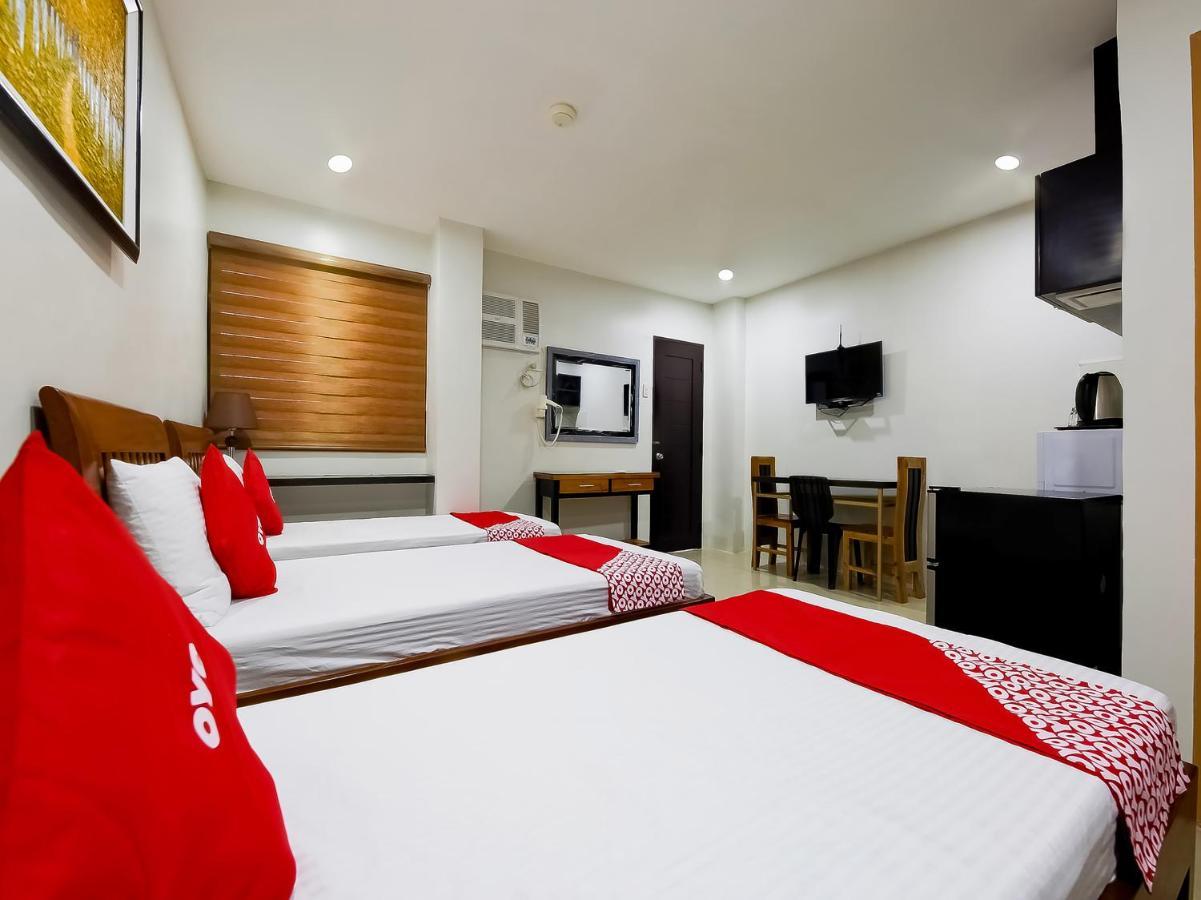Oyo 848 Dona Aurora Condotel ケソンシティ エクステリア 写真