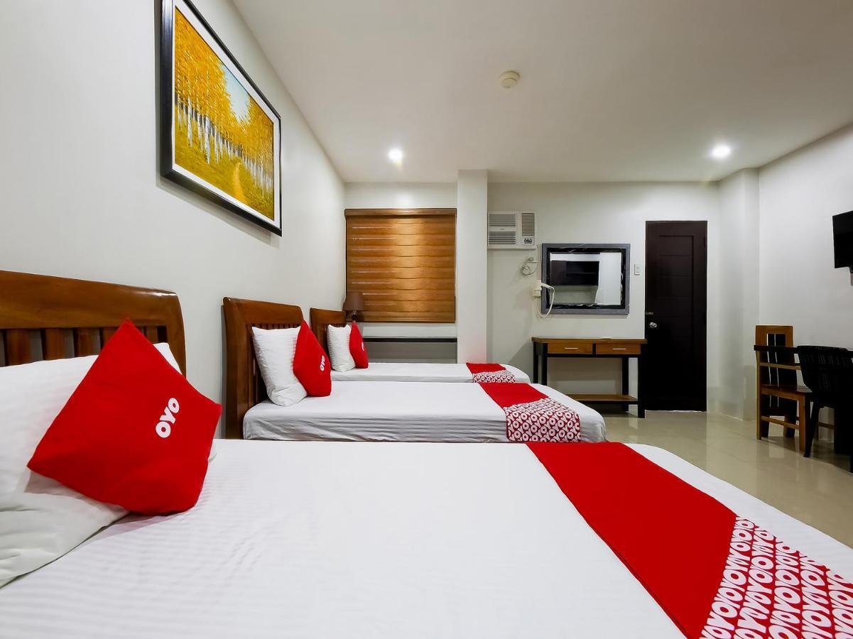 Oyo 848 Dona Aurora Condotel ケソンシティ エクステリア 写真