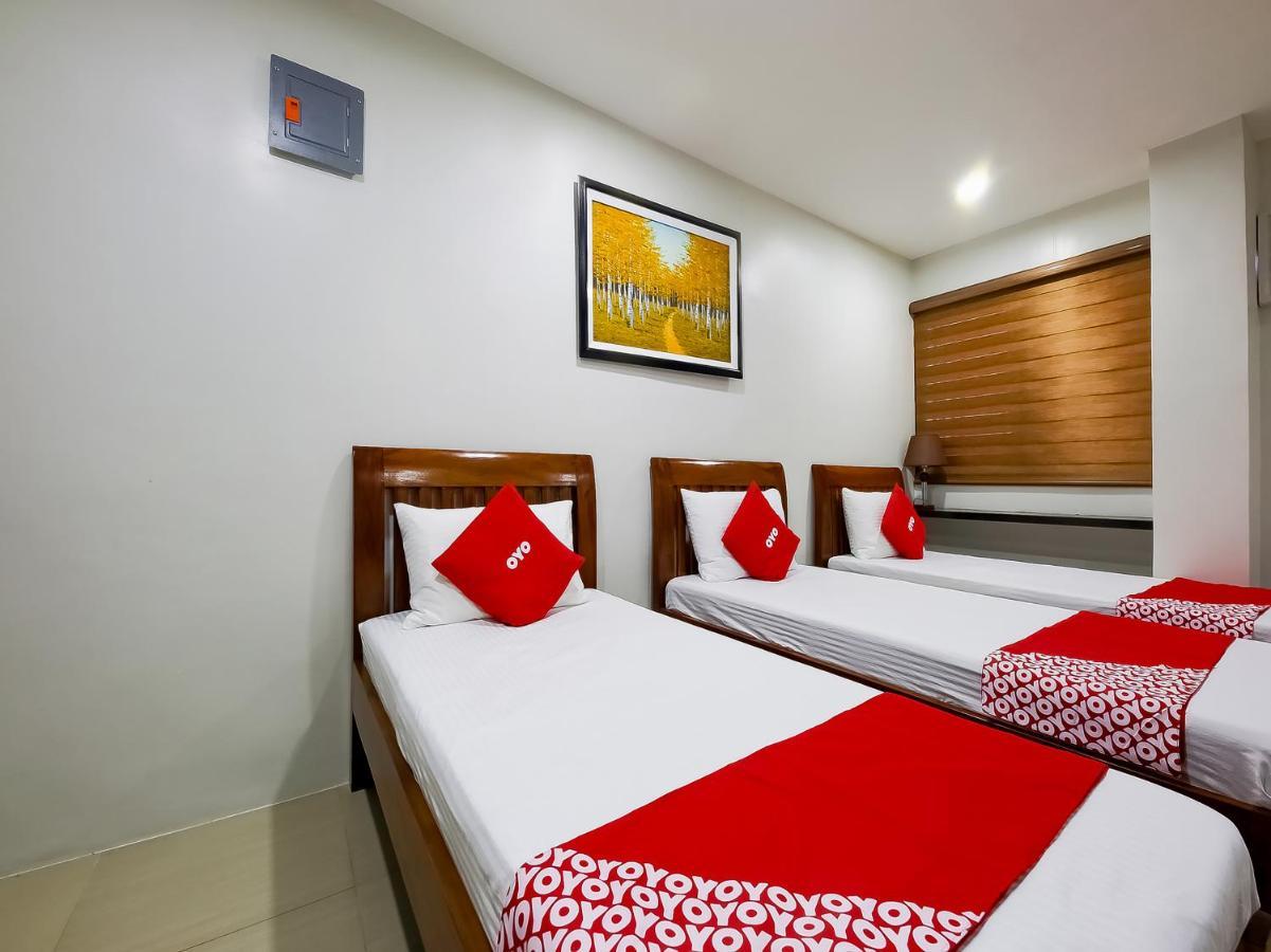 Oyo 848 Dona Aurora Condotel ケソンシティ エクステリア 写真