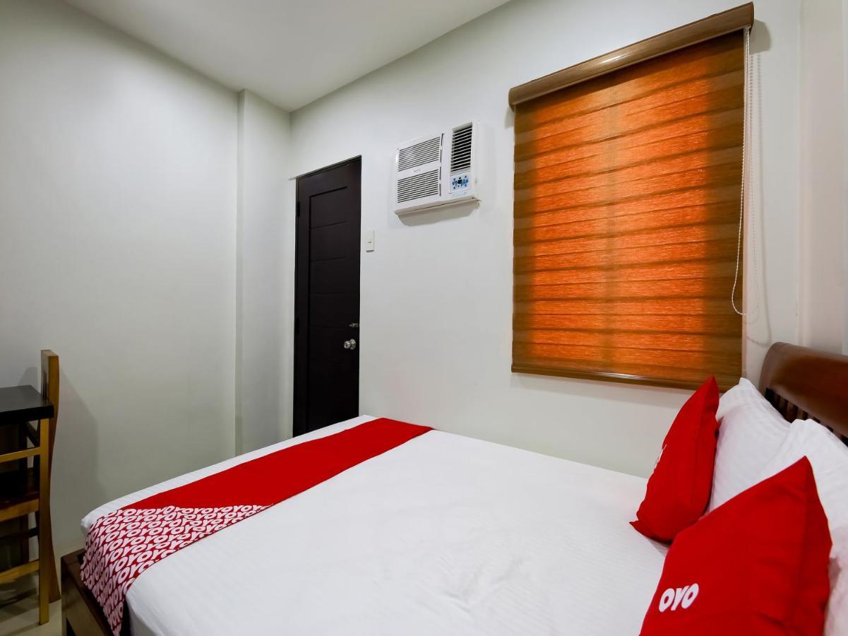 Oyo 848 Dona Aurora Condotel ケソンシティ エクステリア 写真