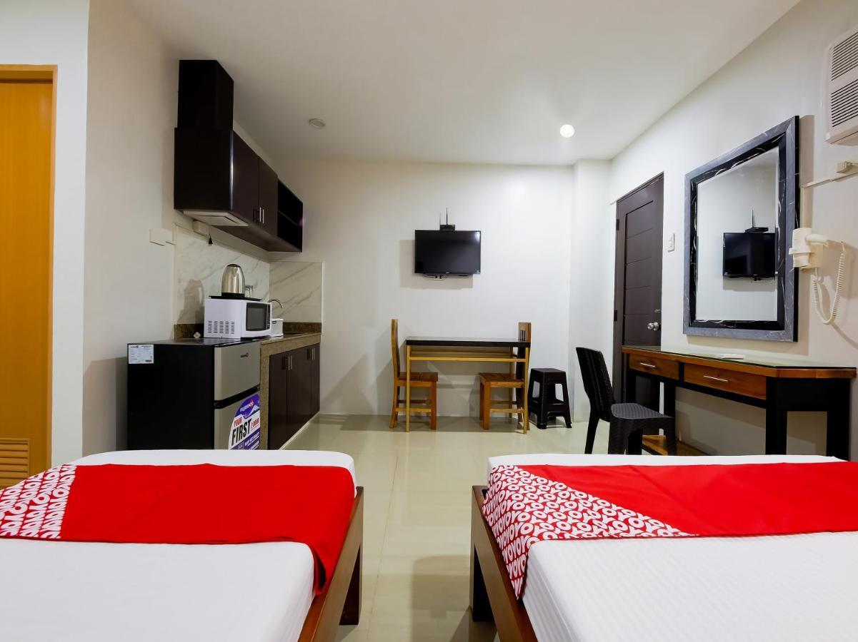 Oyo 848 Dona Aurora Condotel ケソンシティ エクステリア 写真