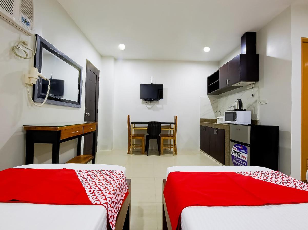 Oyo 848 Dona Aurora Condotel ケソンシティ エクステリア 写真