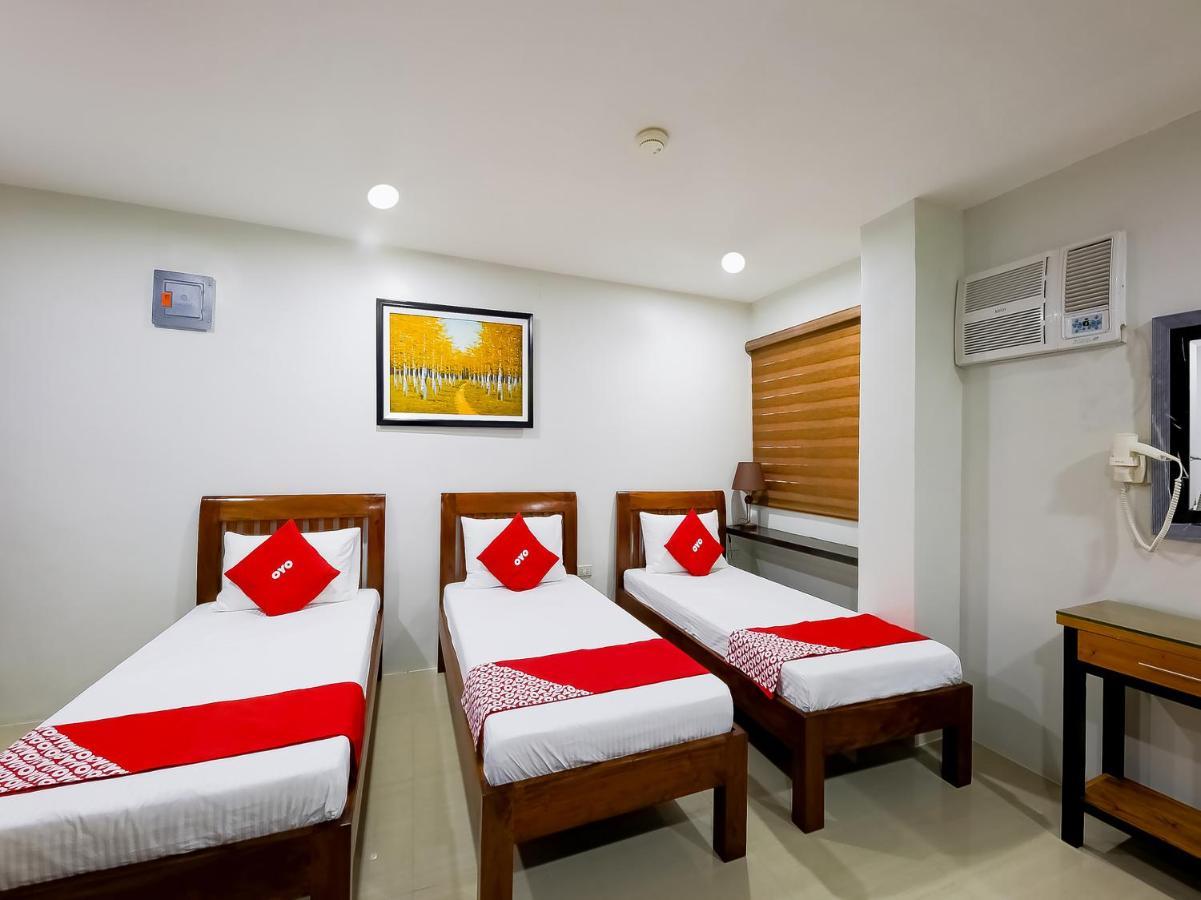 Oyo 848 Dona Aurora Condotel ケソンシティ エクステリア 写真