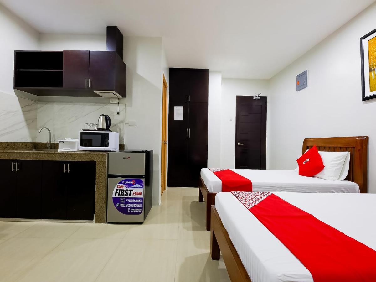 Oyo 848 Dona Aurora Condotel ケソンシティ エクステリア 写真