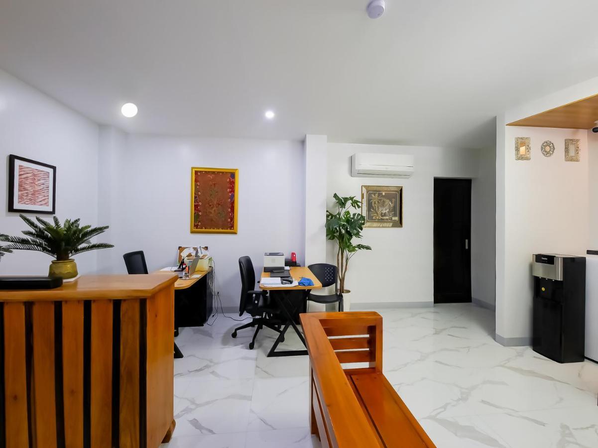 Oyo 848 Dona Aurora Condotel ケソンシティ エクステリア 写真