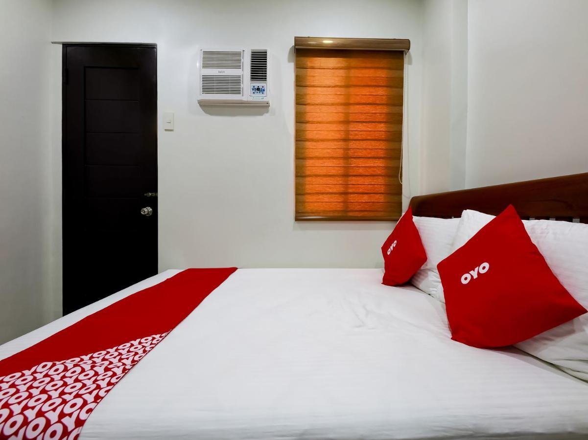 Oyo 848 Dona Aurora Condotel ケソンシティ エクステリア 写真