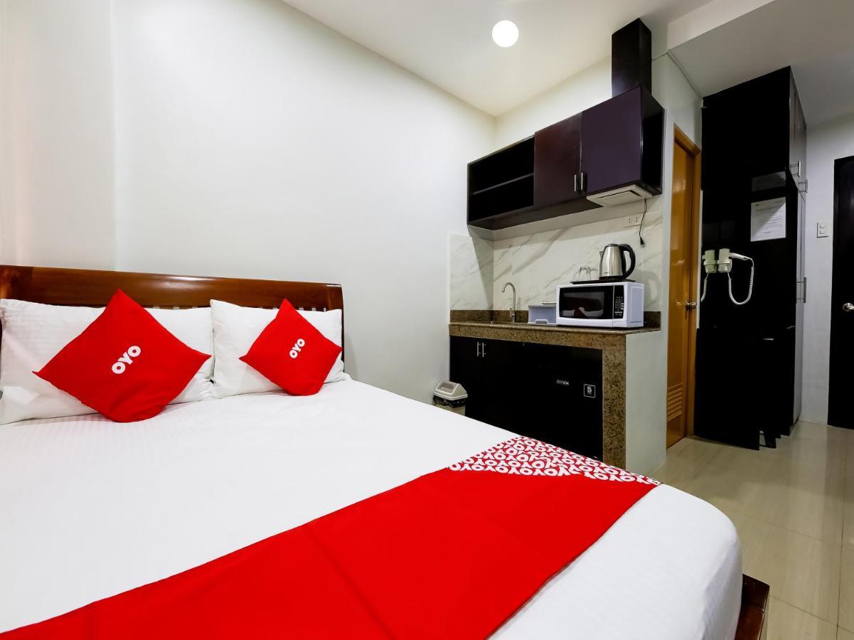 Oyo 848 Dona Aurora Condotel ケソンシティ エクステリア 写真